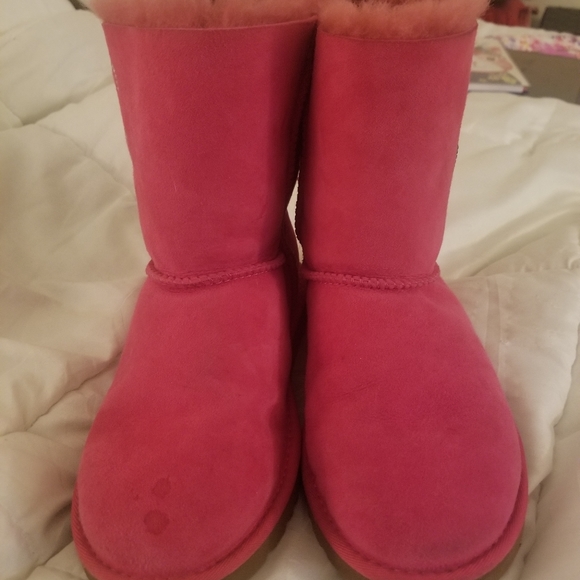 Double Bow Hot Pink kids  UGGs customized with mermaid and G initial. Size 5 - Picture 4 of 8